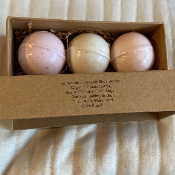 Jus D’Amour Bath Bomb Trio - Picture 3 of 3